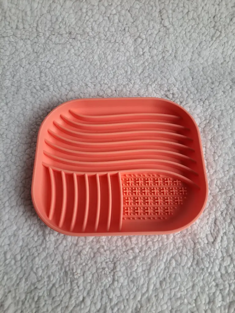 Tapis de léchage ondulé