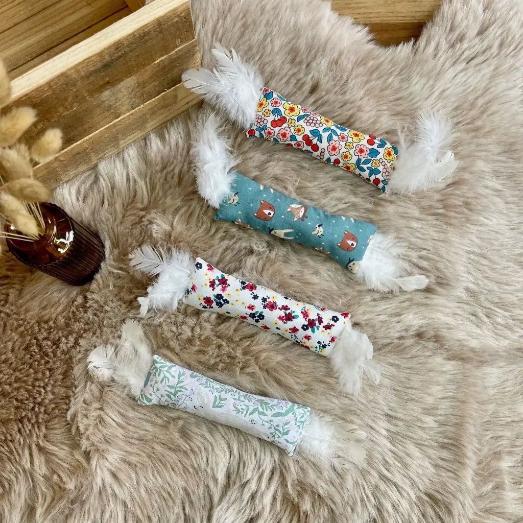 Cou-Stick à l'herbe à chat